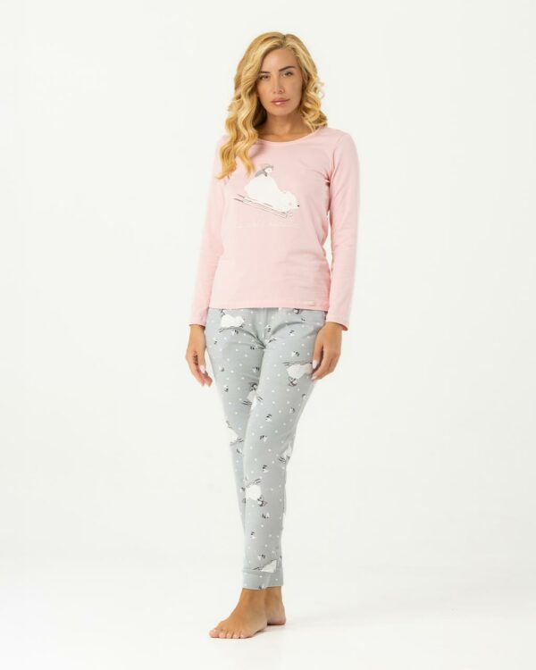 Meda sa rozim pidžama